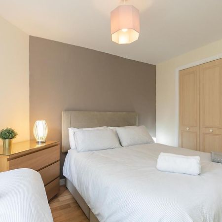 Dicksonfield Quiet Central Family Apartment With Parking Édimbourg Extérieur photo