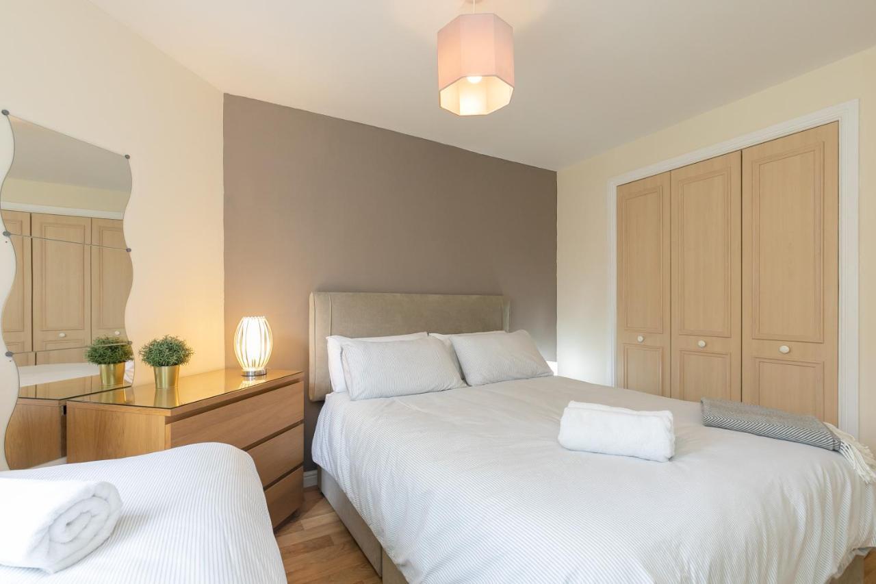 Dicksonfield Quiet Central Family Apartment With Parking Édimbourg Extérieur photo